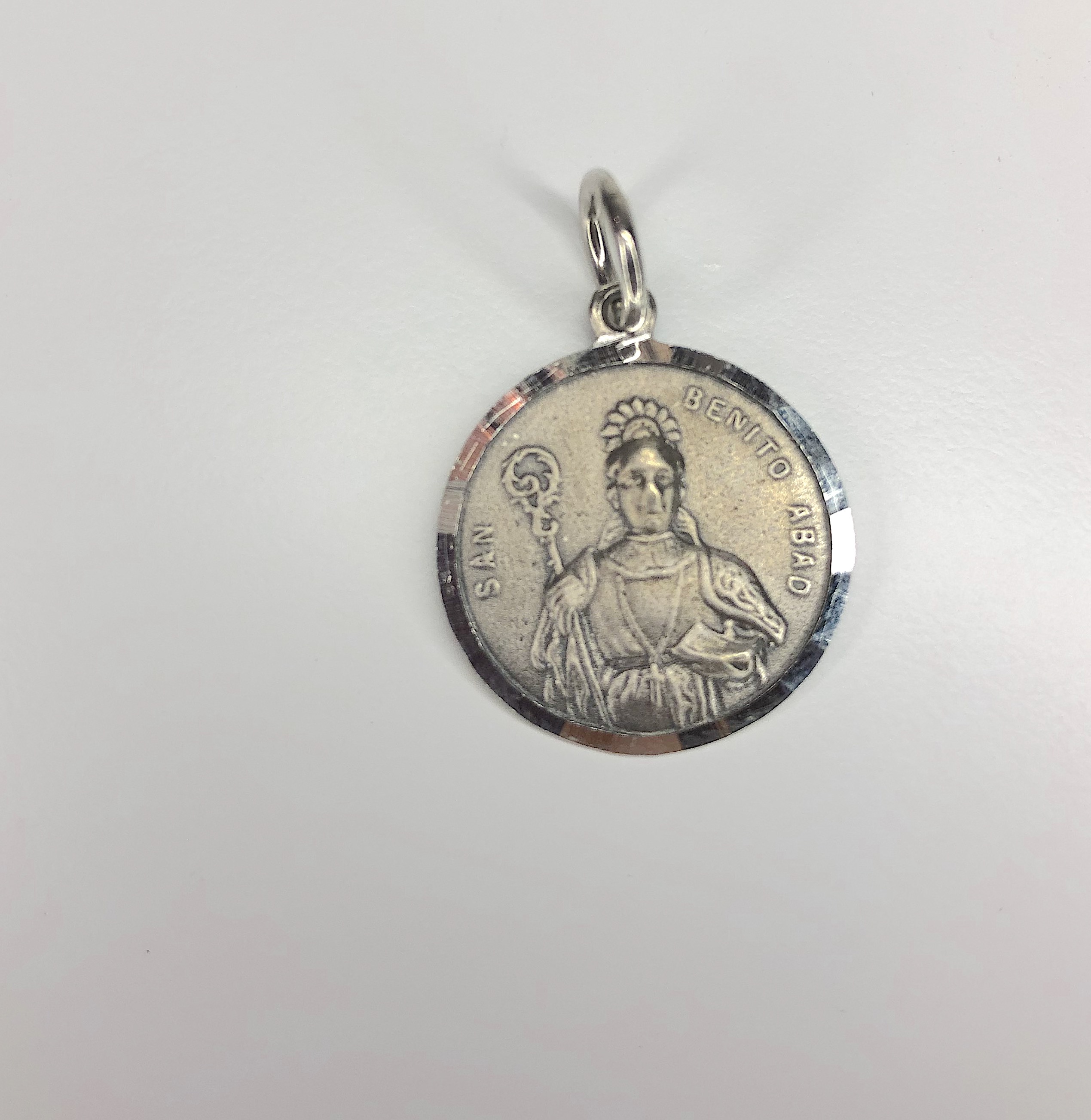 Cadena con Medalla san Benito Abad